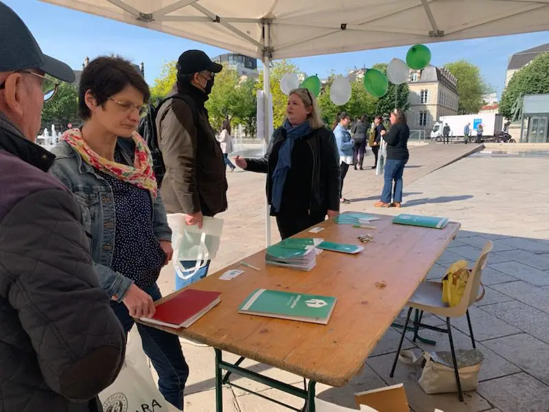 Le Conseil départemental de l’accès au droit s’invite aux marchés de Chartres et de Dreux à l’occasion de la Journée nationale de l’accès au droit