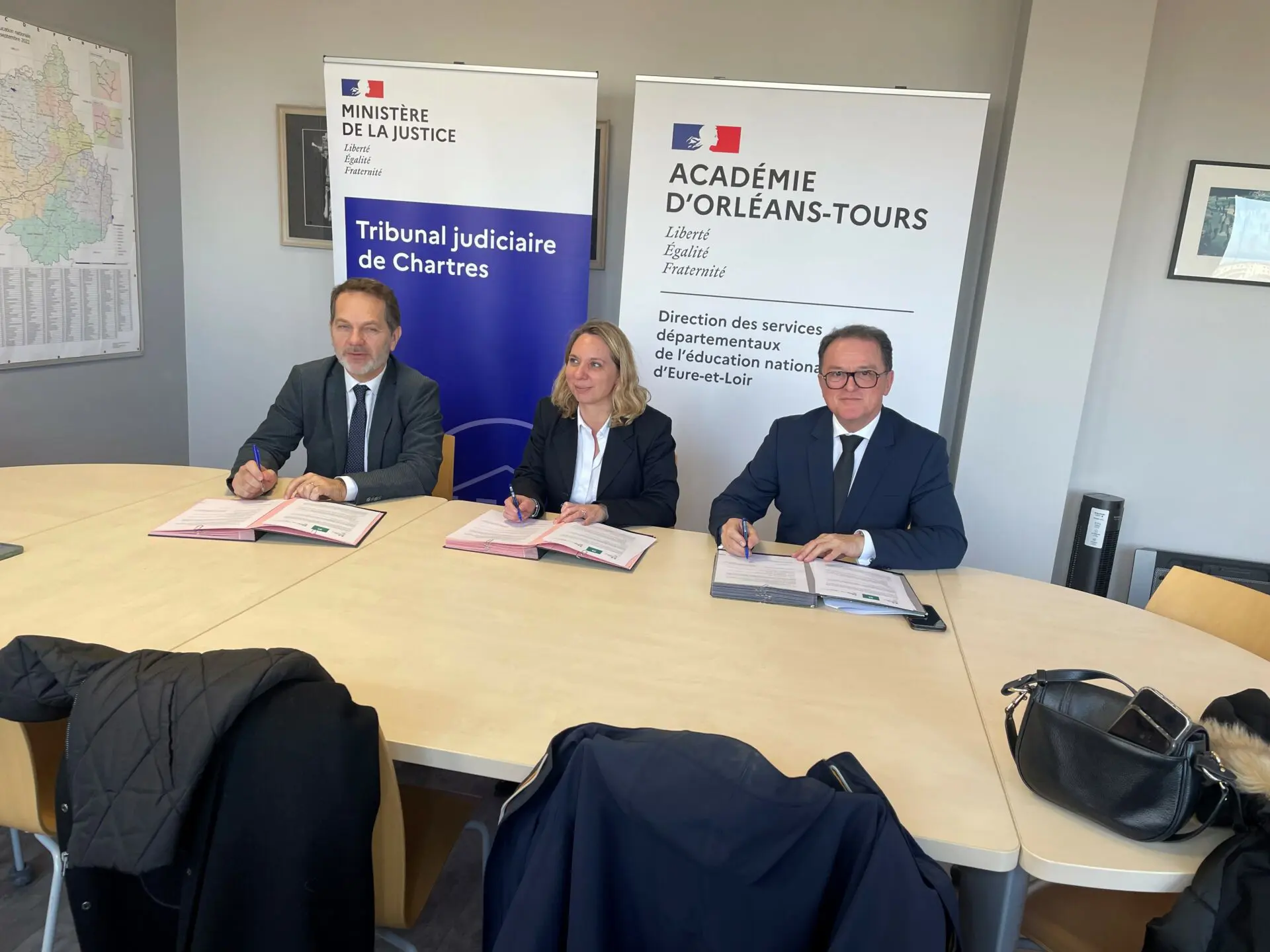 Signature d&rsquo;une convention partenariale entre le Conseil départemental d&rsquo;accès au droit d&rsquo;Eure-et-Loir (CDAD 28) et la Direction des services départementaux de l&rsquo;éducation nationale d&rsquo;Eure-et-Loir (DSDEN 28)